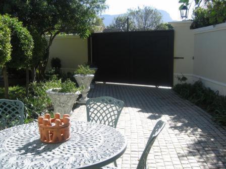 Navona Constantia Guest Cottage เคปทาวน์ ภายนอก รูปภาพ