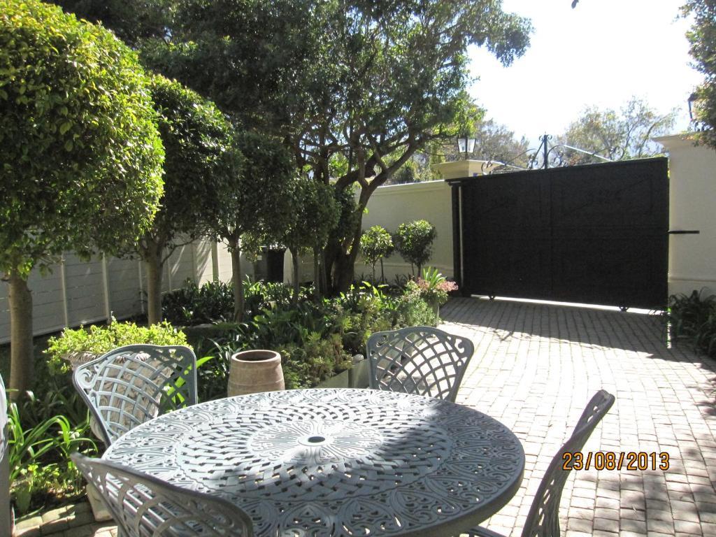 Navona Constantia Guest Cottage เคปทาวน์ ภายนอก รูปภาพ